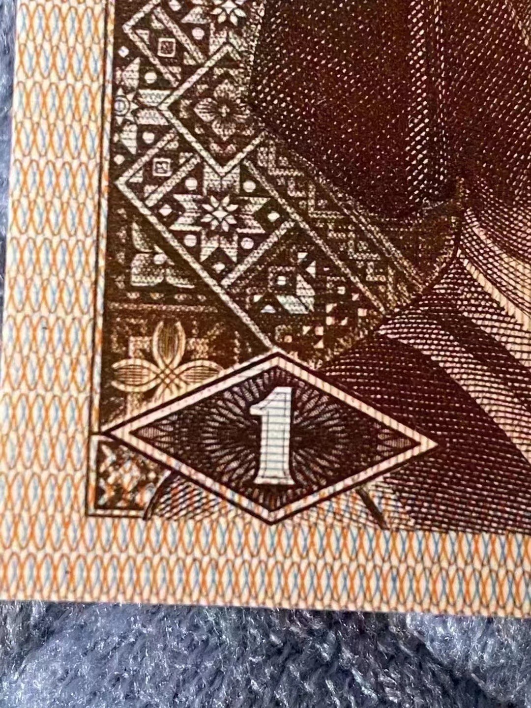 一线荧光币第46期拍场 钱坤评级8001WG特稀冠青天白日青丝，WG85822047，评级币单张，全程无四七，特罕见，绝品无斑无油，多题材.左金口1-翘头民效果，倒置七巧板