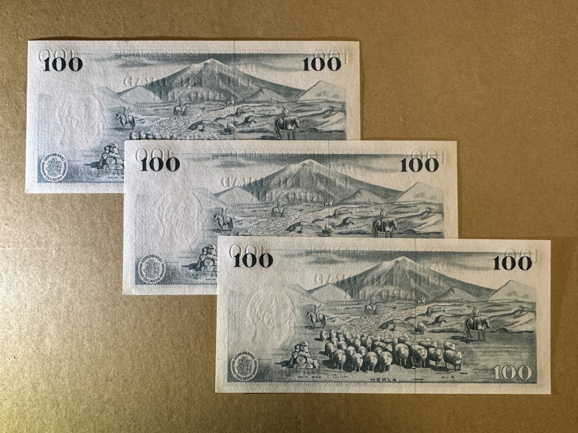 《张总收藏》87期——稀缺品种外币&世界最佳纸币 冰岛100元3张 UNC 1961年连号3张