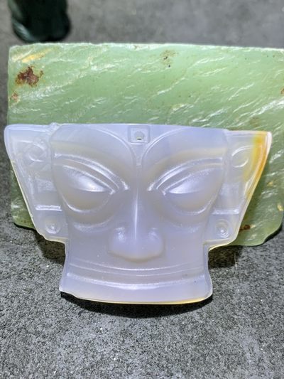 高玉化巴西玛瑙雕刻三星堆面具吊坠一个， - 高玉化巴西玛瑙雕刻三星堆面具吊坠一个，