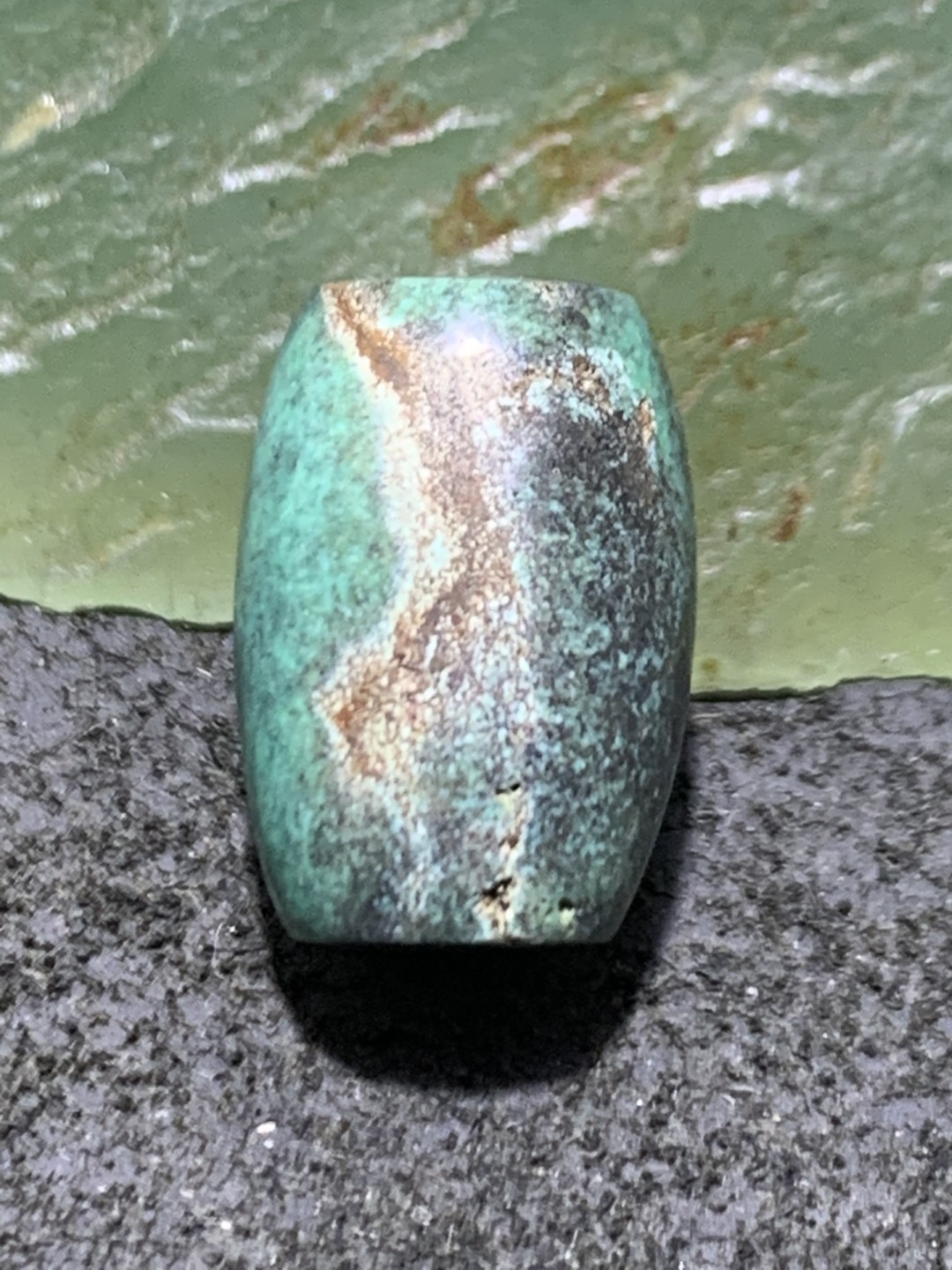 十堰原矿高瓷网花松石随形桶珠一颗