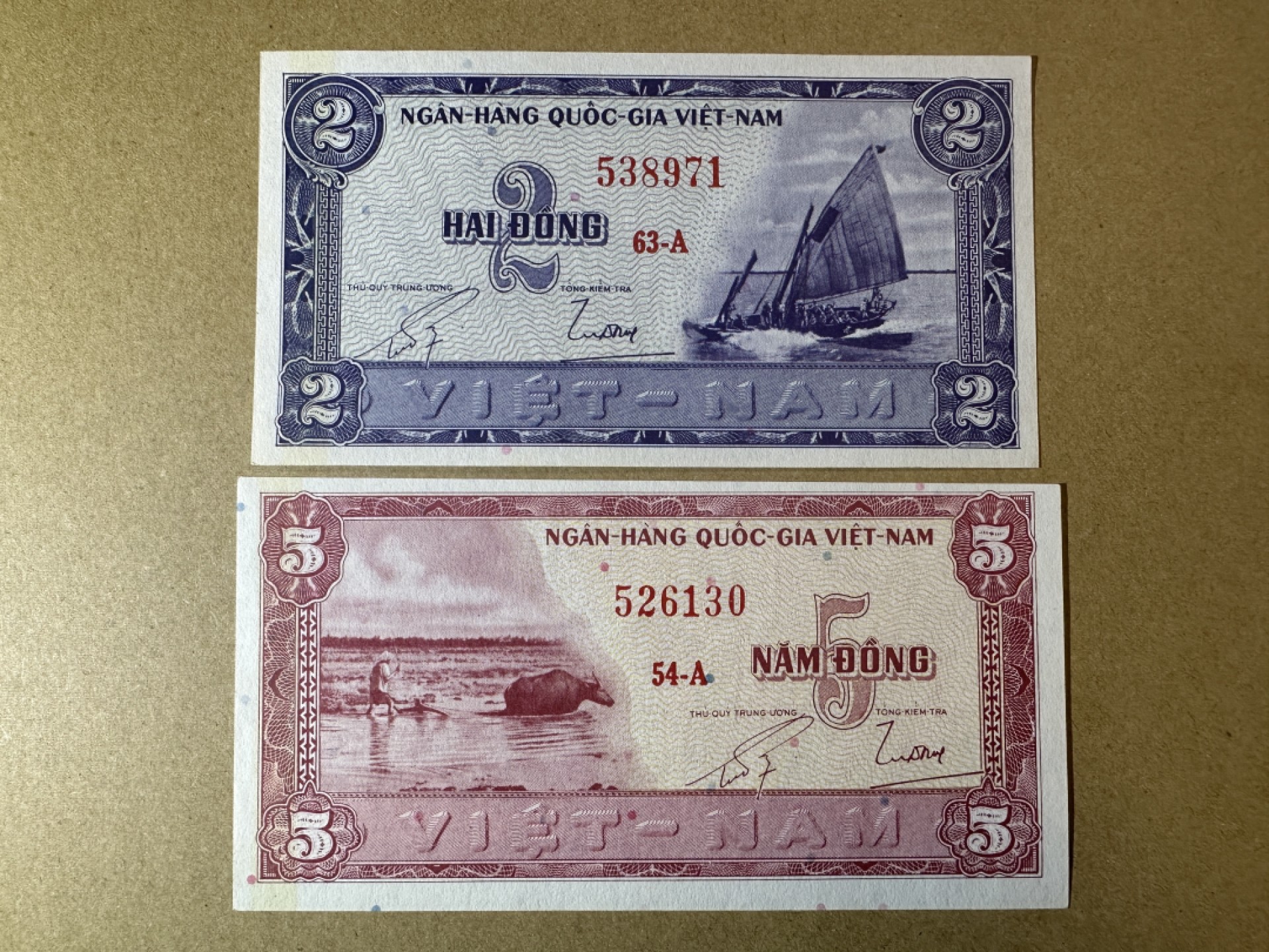 《张总收藏》87期——稀缺品种外币&世界最佳纸币 越南2、5盾2张 UNC 南越1955年发行
