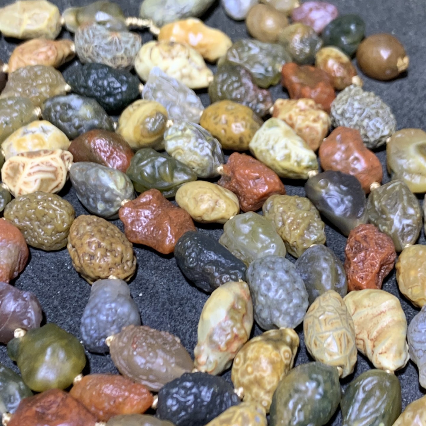 精美毕业级阿拉善戈壁多彩大颗粒筋脉玛瑙原石108项链一条
