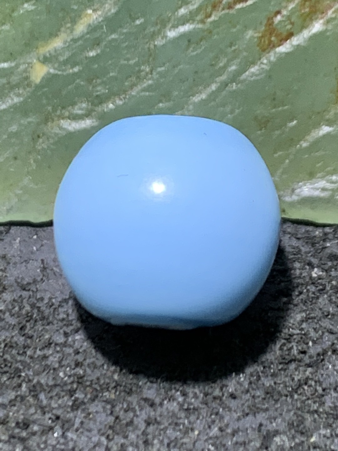 建国前后库存天空蓝色琉璃苹果珠一颗，