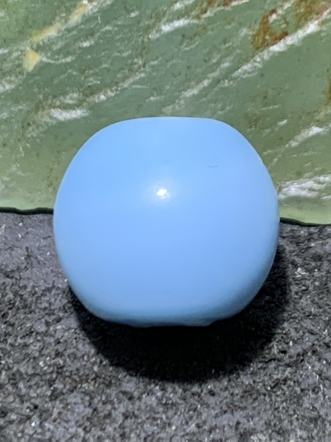建国前后库存天空蓝色琉璃苹果珠一颗，