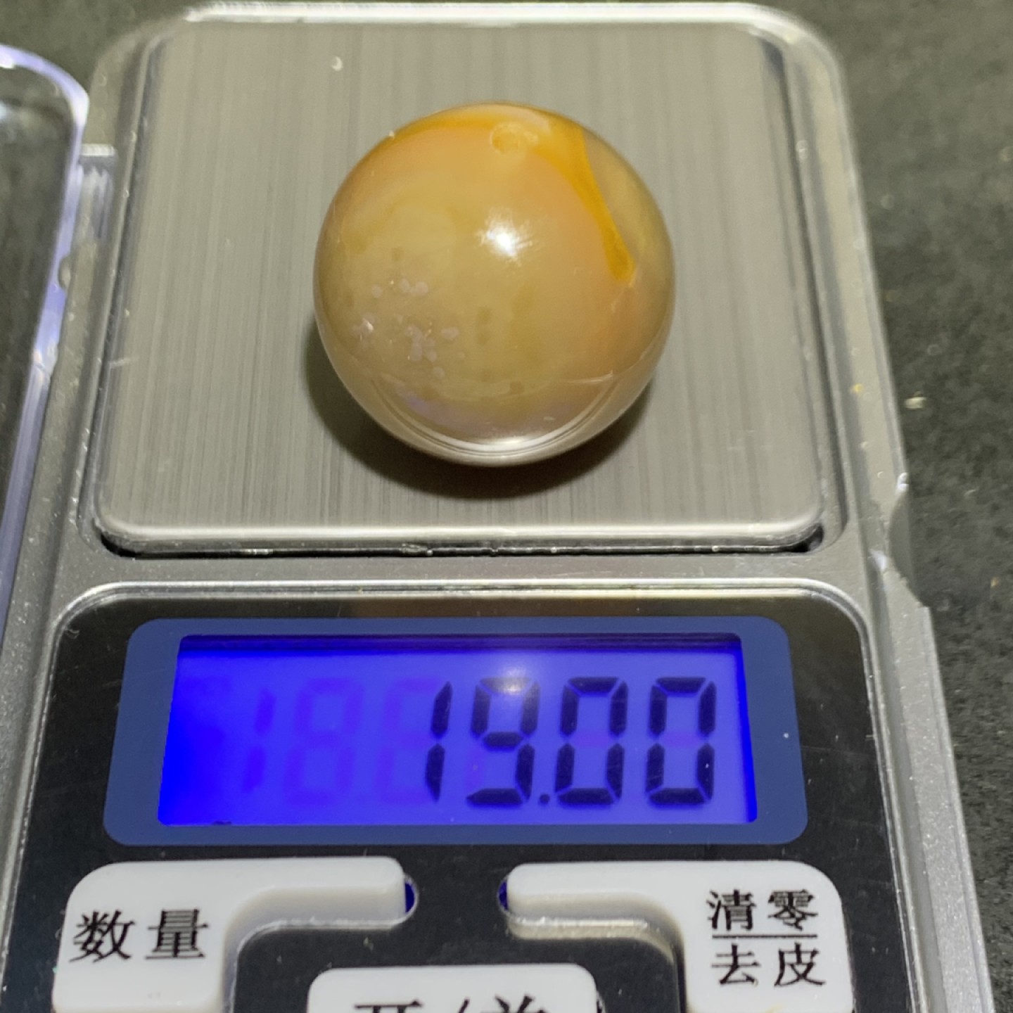 精美战国红玛瑙黄料大圆珠一颗！