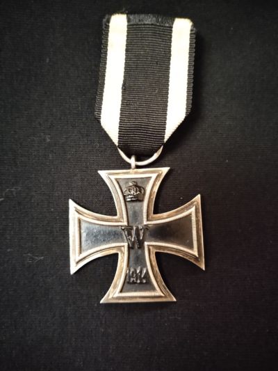 戎马世界章牌大赏（第24期） - 二级铁十字勋章，带800银标