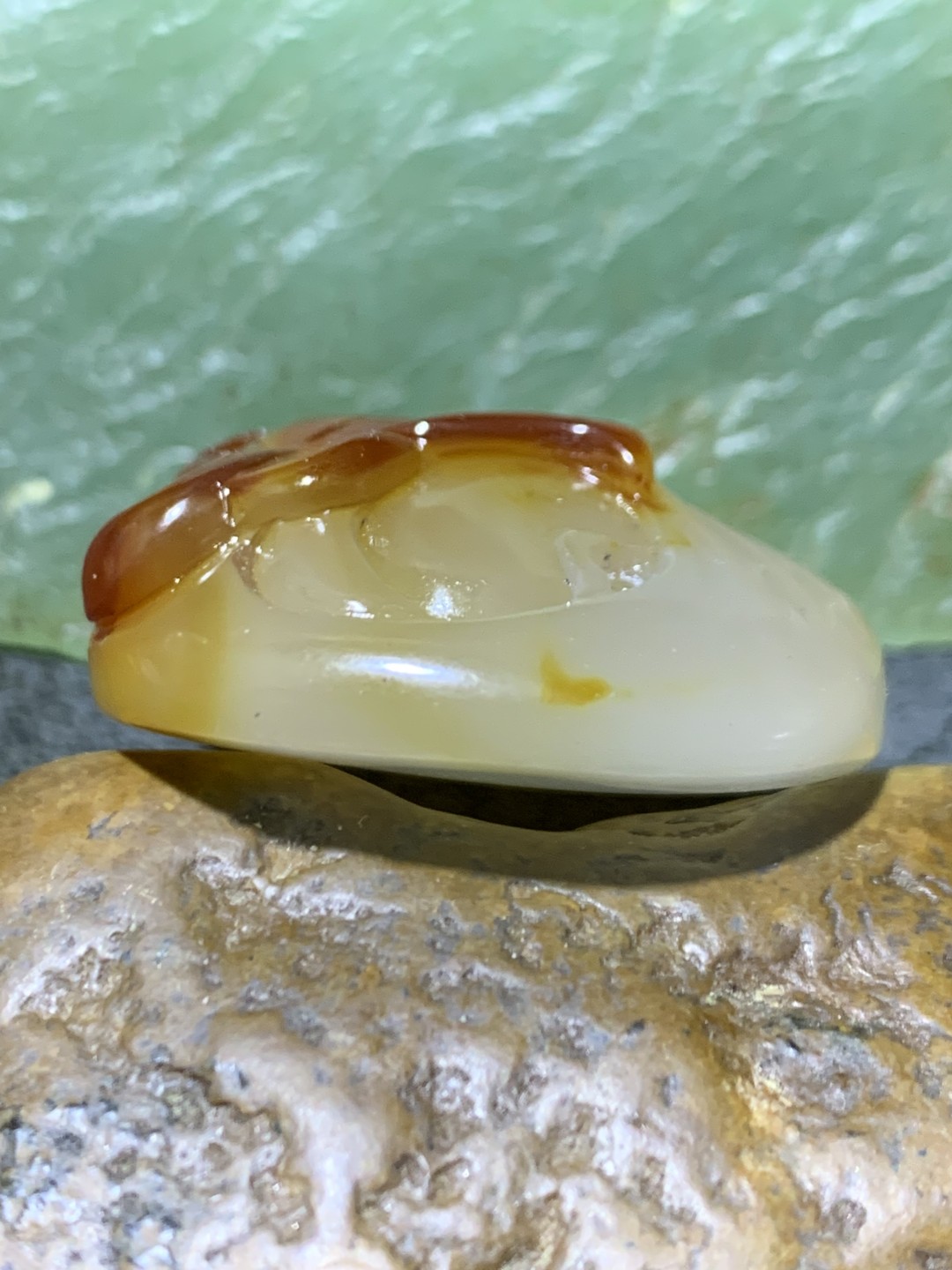 精美天然江料玛瑙手工俏色巧雕白鹭莲花吊坠一个，寓意：一路连升，