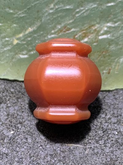 精美高玉化酒红色玛瑙六棱灯笼珠一颗， - 精美高玉化酒红色玛瑙六棱灯笼珠一颗，