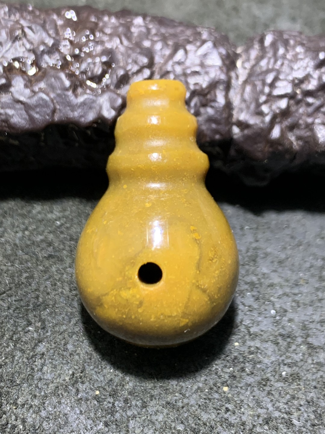 精美高润度黄料蒙料战国红玛瑙一体佛头三通一个！