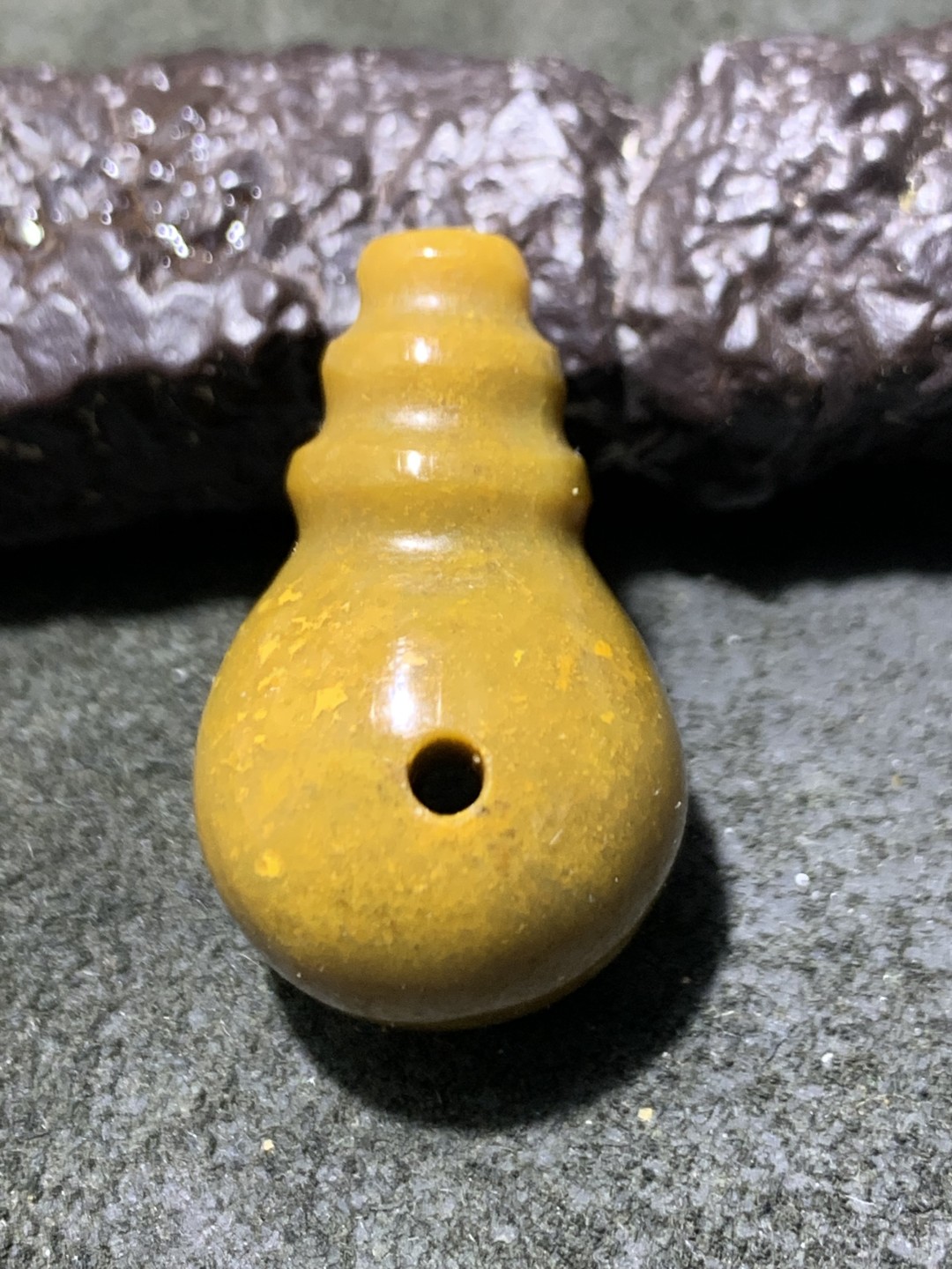 精美高润度黄料蒙料战国红玛瑙一体佛头三通一个！