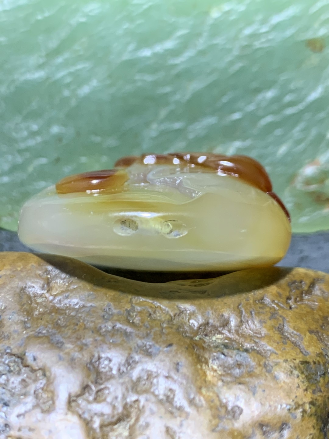 精美天然江料玛瑙手工俏色巧雕白鹭莲花吊坠一个，寓意：一路连升，