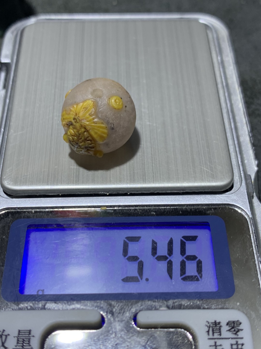 精美冰飘亚光战国红玛瑙手工俏色巧雕金鱼随形珠一个，