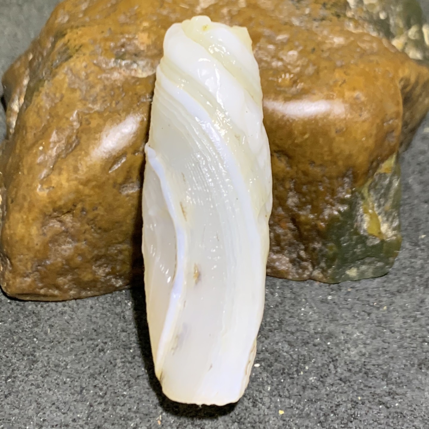 精美马达加斯加精品高玉化海洋玉髓风化纹大桶珠一颗！