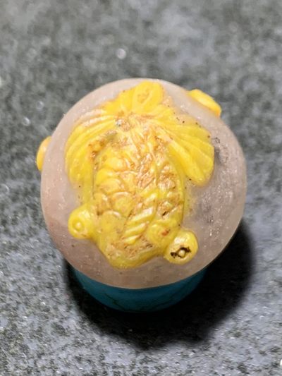 精美冰飘亚光战国红玛瑙手工俏色巧雕金鱼随形珠一个， - 精美冰飘亚光战国红玛瑙手工俏色巧雕金鱼随形珠一个，
