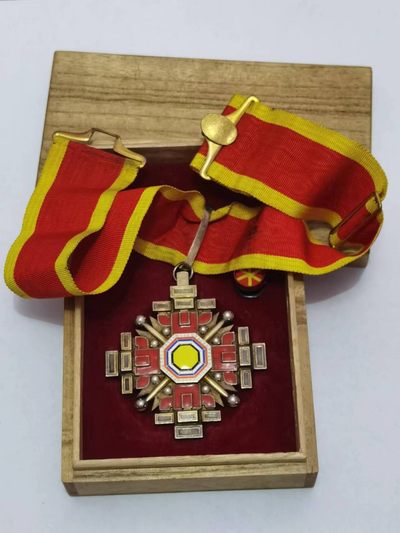 精品徽章专场14 - 伪满洲国三等柱国勋章