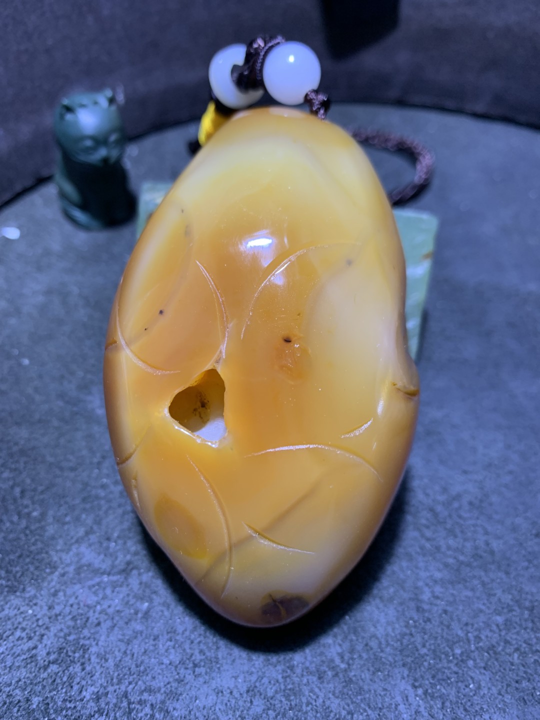 重器天然原皮晶洞马达加斯加高玉化玛瑙手工镂空雕刻聚宝盆貔貅把件一个，