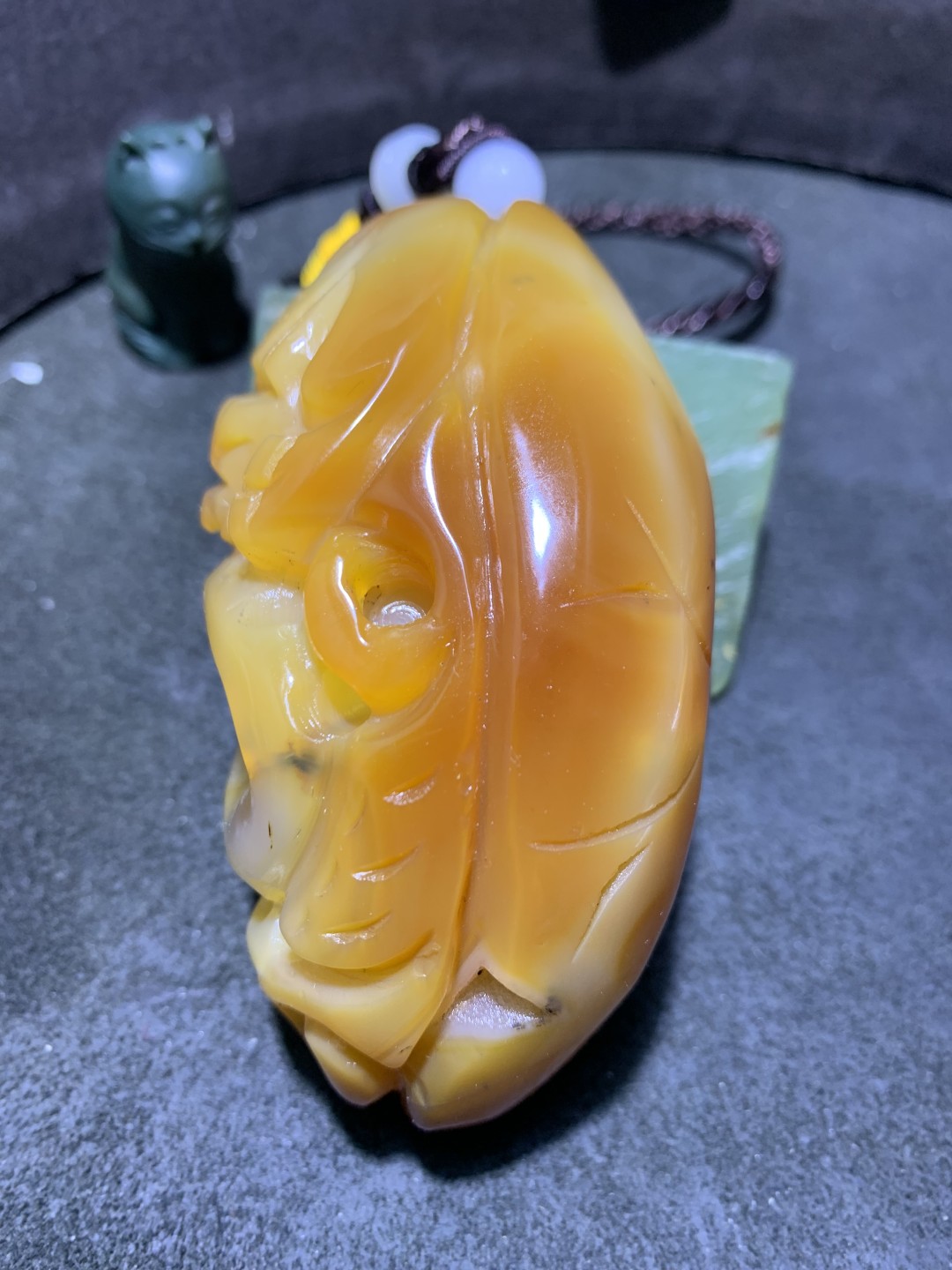 重器天然原皮晶洞马达加斯加高玉化玛瑙手工镂空雕刻聚宝盆貔貅把件一个，