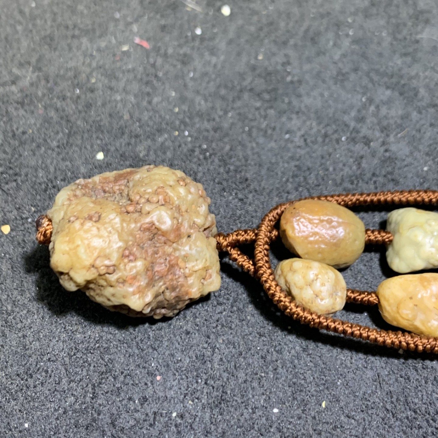 精美戈壁老料筋脉石原石项链一条