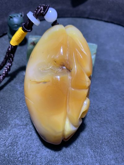 重器天然原皮晶洞马达加斯加高玉化玛瑙手工镂空雕刻聚宝盆貔貅把件一个， - 重器天然原皮晶洞马达加斯加高玉化玛瑙手工镂空雕刻聚宝盆貔貅把件一个，