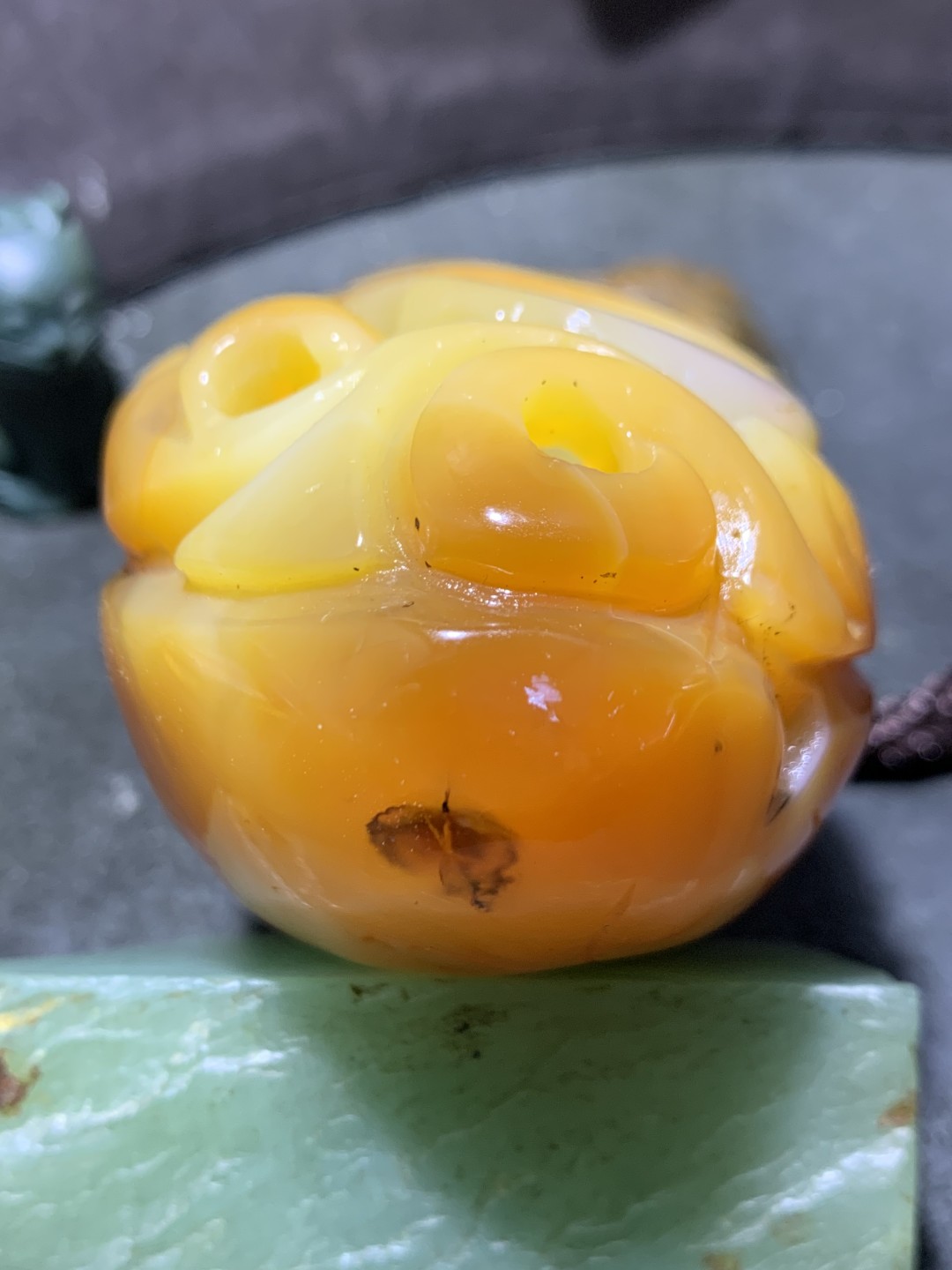 重器天然原皮晶洞马达加斯加高玉化玛瑙手工镂空雕刻聚宝盆貔貅把件一个，