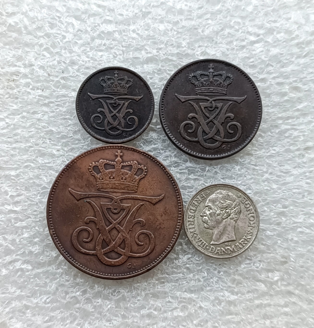 彼得堡世界钱币勋章拍卖第35期，周五六两连拍