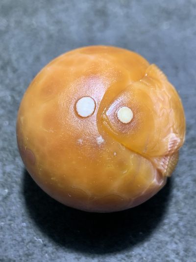 精美亚光天眼纹战国红玛瑙手工俏色巧雕燕尾鱼大圆珠一个， - 精美亚光天眼纹战国红玛瑙手工俏色巧雕燕尾鱼大圆珠一个，
