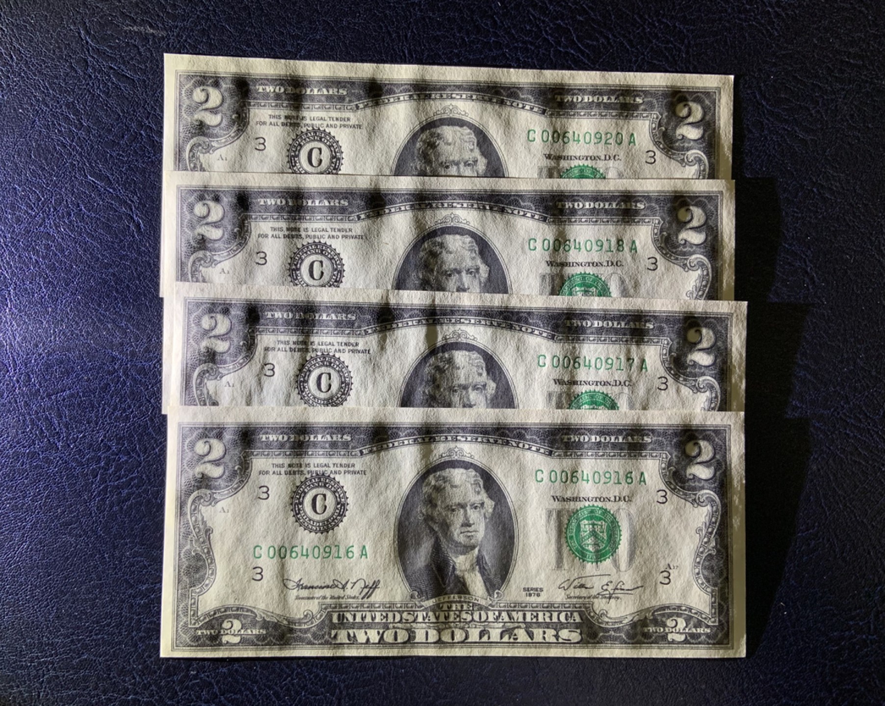 收藏联盟Quantum Auction 第226期拍卖 美国1976年联邦储备券2元4连号 品相全新UNC左 侧联储C区印上移位错钞与文字重叠