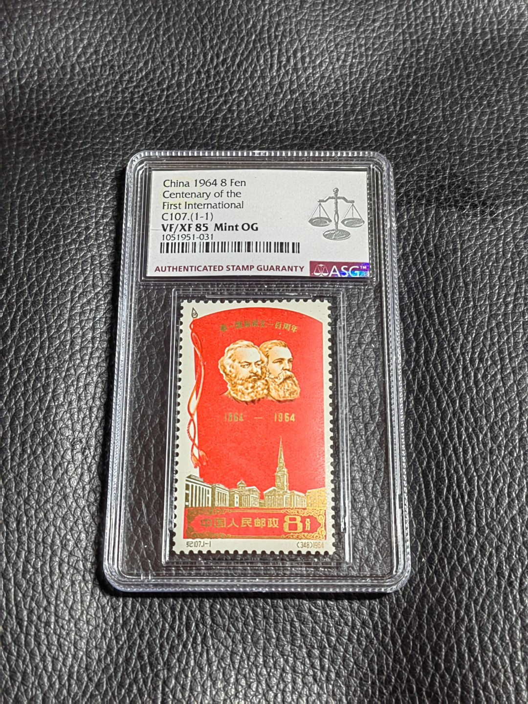 洪涛臻品批发群  精选邮票限时拍卖第一百九十二期 纪107第一国际新全  难题票  ASG85OG，105最严格时期出分，能评级的资源非常稀缺。白胶润泽，票状态极佳，超人气品种，老纪特经典，85超高性价比，85对于这个票而言绝对不是低分，买到就是赚到，末图近期成交裸票价格做参考。