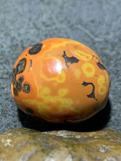 精美天眼纹战国红玛瑙手工雕刻小老鼠吊坠一个， 精美天眼纹战国红玛瑙手工雕刻小老鼠吊坠一个，