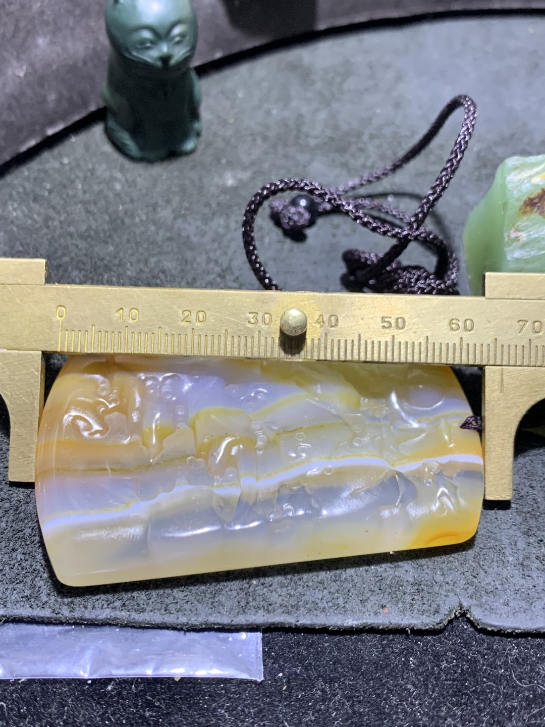 放福利！！精美天然缠丝玛瑙雕刻山水牌子一块，
