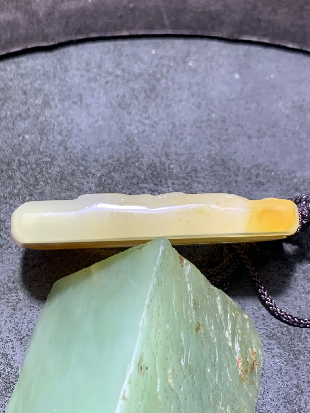 放福利！！精美天然缠丝玛瑙雕刻山水牌子一块，
