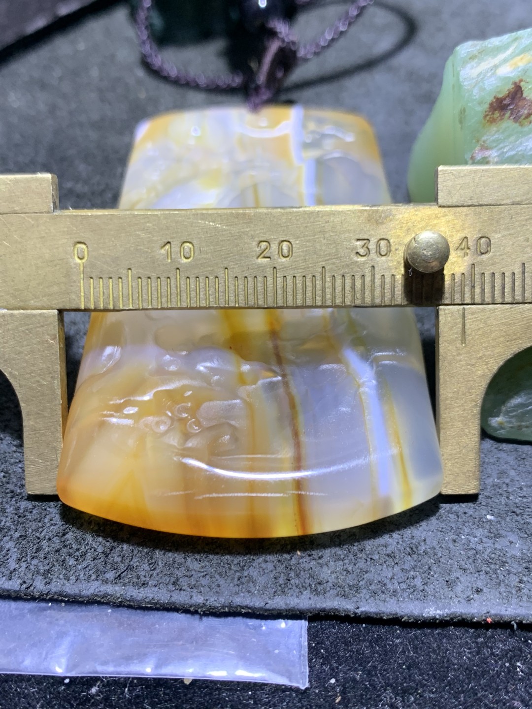 放福利！！精美天然缠丝玛瑙雕刻山水牌子一块，