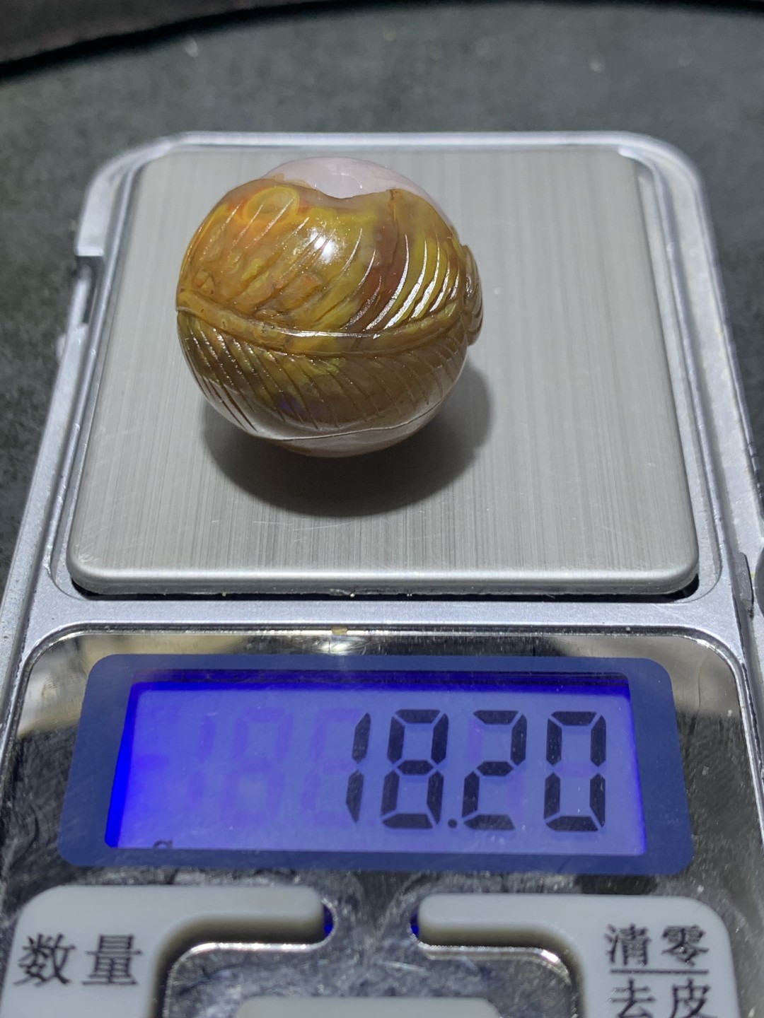 精美冰飘战国红玛瑙手工俏色巧雕芭蕉扇珠一个，