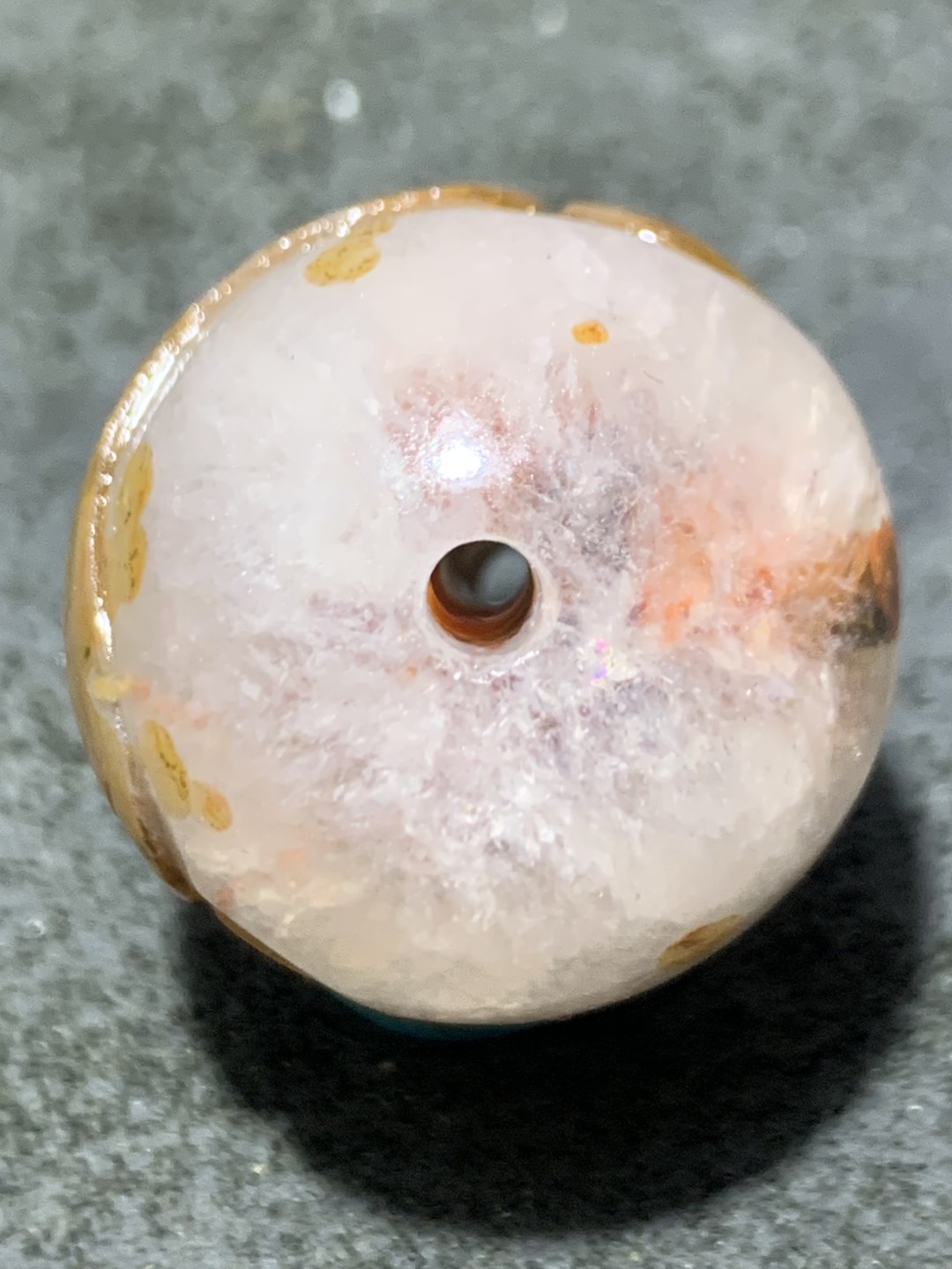 精美冰飘战国红玛瑙手工俏色巧雕芭蕉扇珠一个，