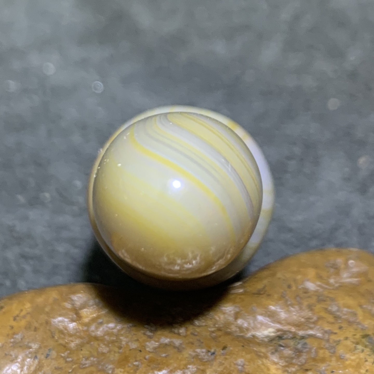 精美缠丝玛瑙雕刻弹头大吊坠一个，
