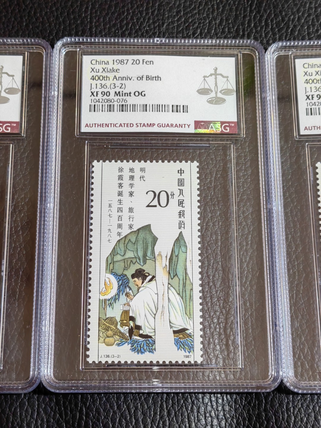 洪涛臻品批发群  精选邮票限时拍卖第一百四十七期 J136徐霞客新全   ASG90高分OG，中盒，版撕绝中绝送评，最严格时期出分，非常漂亮的一套邮票，满满的回忆。票状态极佳，喜欢不要错过，3枚评级费下来接近400块