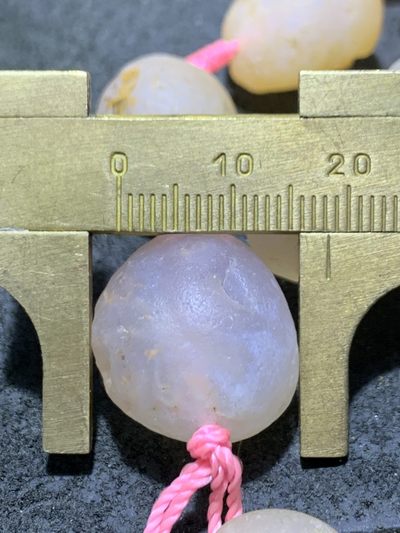 精美天然戈壁白玛瑙原石项链一条， 精美天然戈壁白玛瑙原石项链一条，