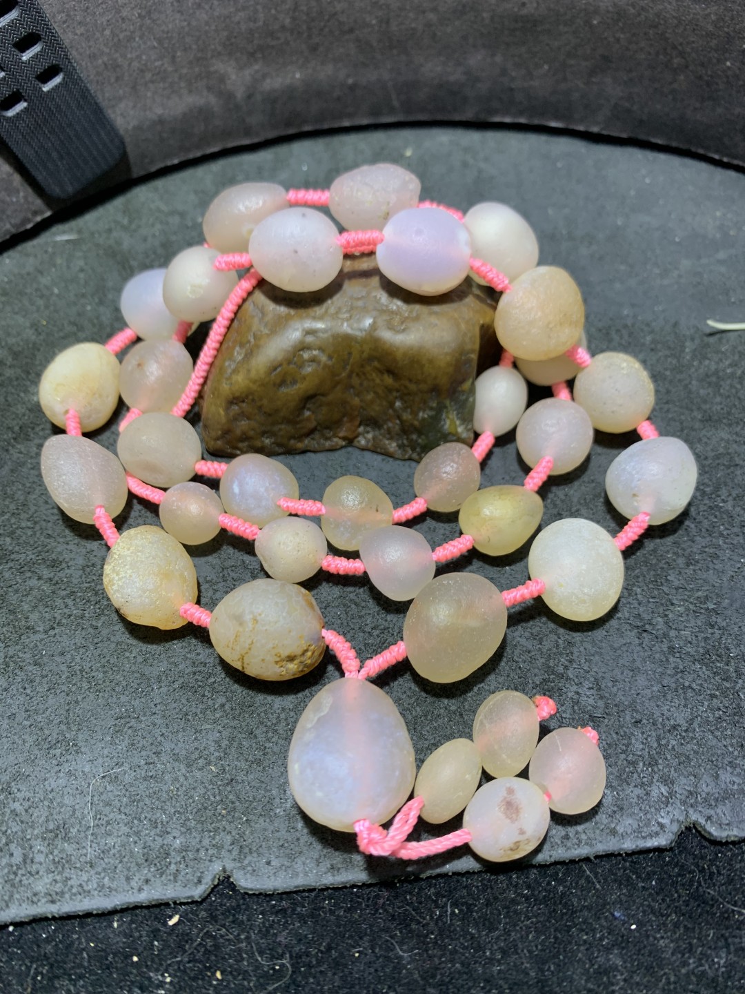 精美天然戈壁白玛瑙原石项链一条，