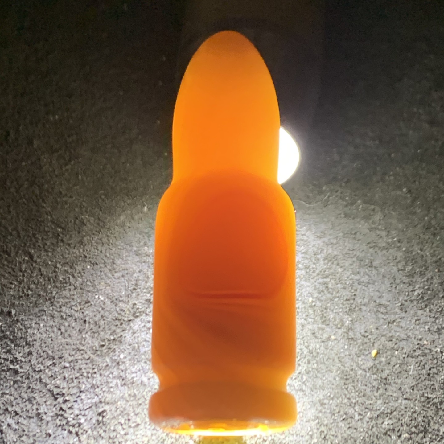 精美缠丝玛瑙雕刻弹头大吊坠一个，
