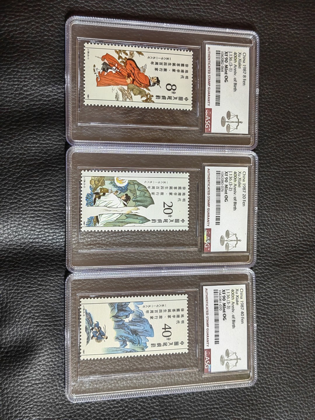 洪涛臻品批发群  精选邮票限时拍卖第一百四十七期 J136徐霞客新全   ASG90高分OG，中盒，版撕绝中绝送评，最严格时期出分，非常漂亮的一套邮票，满满的回忆。票状态极佳，喜欢不要错过，3枚评级费下来接近400块