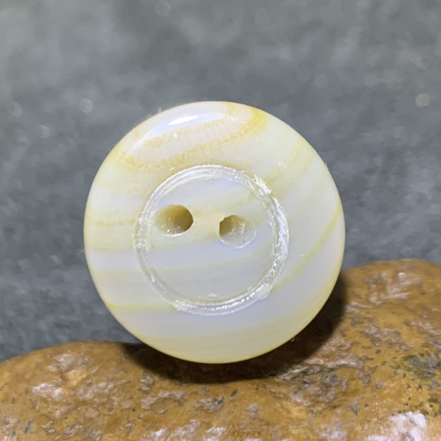 精美缠丝玛瑙雕刻弹头大吊坠一个，