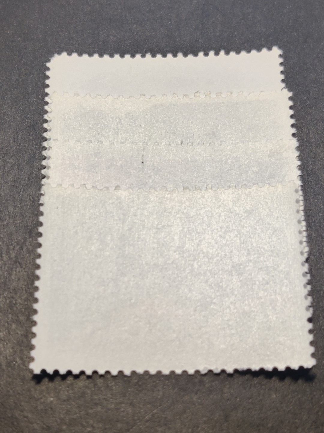 洪涛臻品批发群  精选邮票限时拍卖第一百六十一期 T38长城 新全套 -4缺右上角齿 面艳背白票生挺 原胶润亮白皙【邮商春节后收购价80元,这价收购来再卖给集邮者,还要加价一大截!】