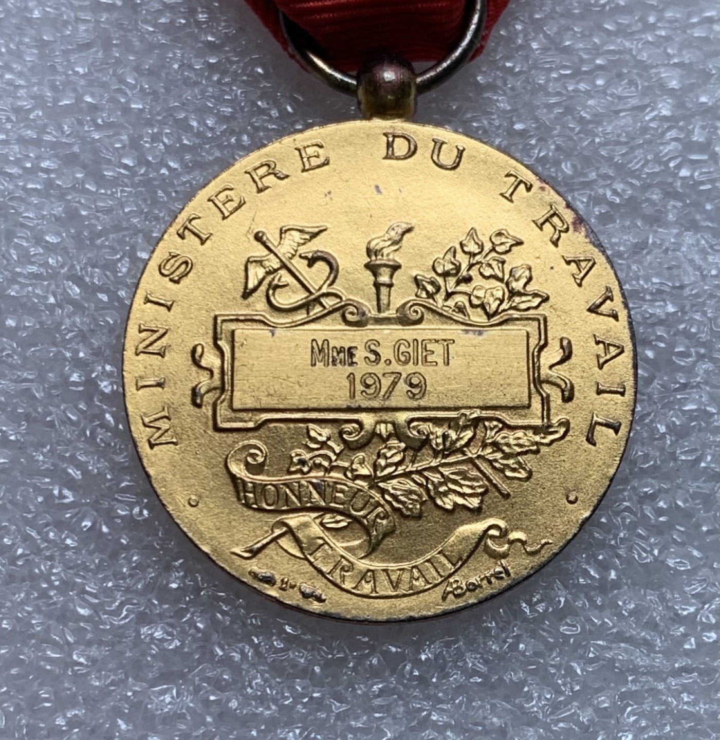 瓶子🏺第75期拍卖会 法国1979年银质镀金劳动奖章（1等银）14克