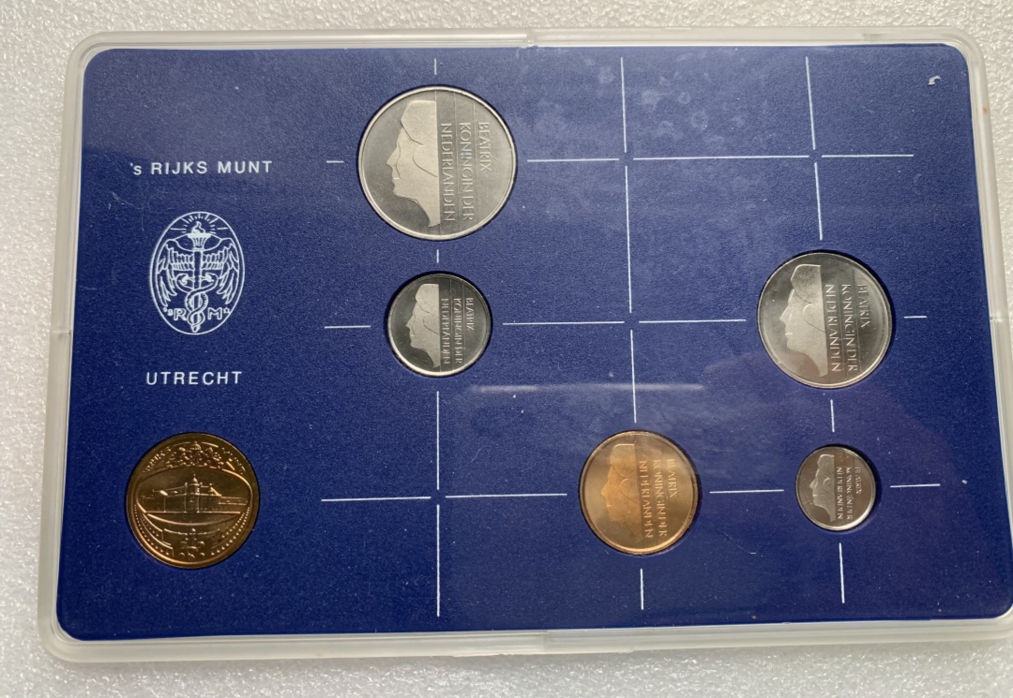 瓶子🏺第75期拍卖会 荷兰1982年原盒5枚套币含造币厂章