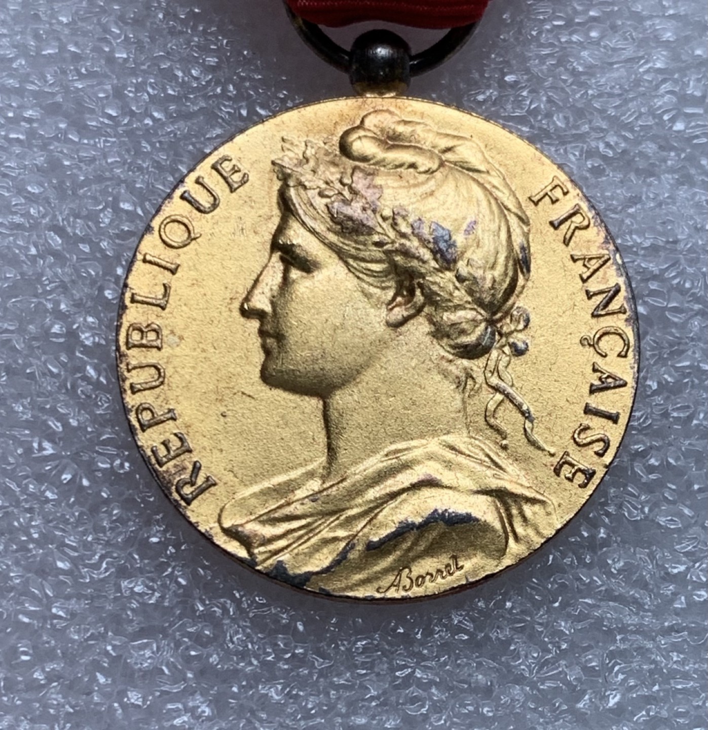 瓶子🏺第75期拍卖会 法国1979年银质镀金劳动奖章（1等银）14克