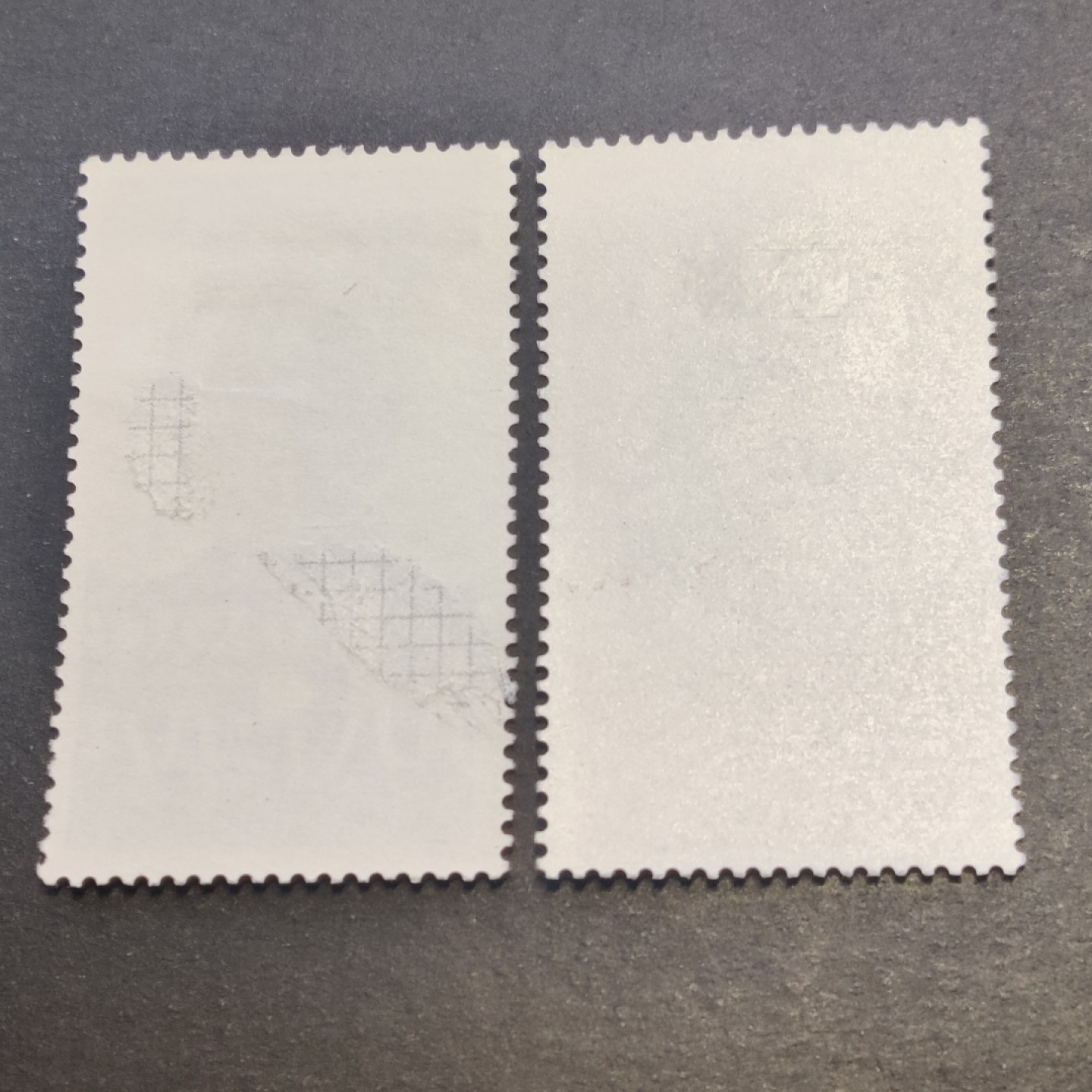 洪涛臻品批发群  精选邮票限时拍卖第一百九十二期 J38儿童年 金轻微氧化 无薄无裂有贴痕 原胶上品【2.18邮商收购价80元】