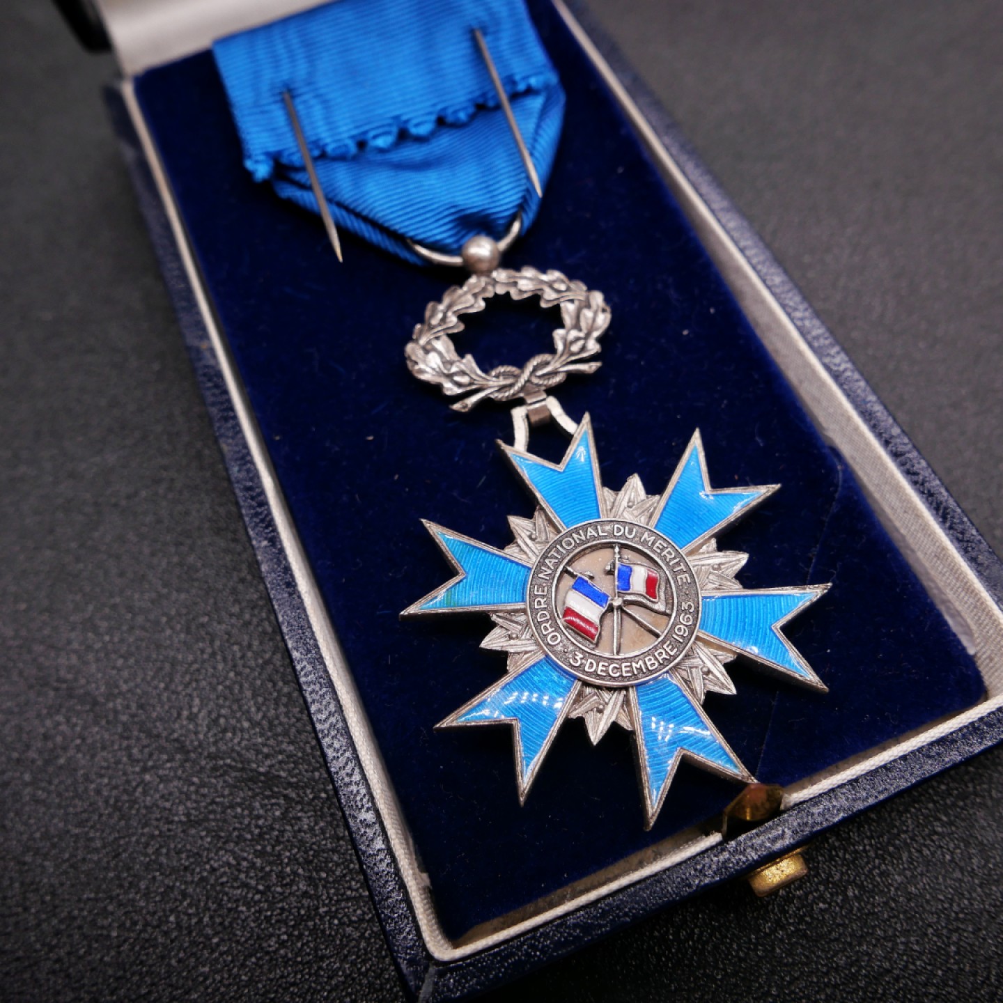 勋章奖章交易所1月27日（初六）法国币章专场 法国国家功勋勋章，银质珐琅，带盒