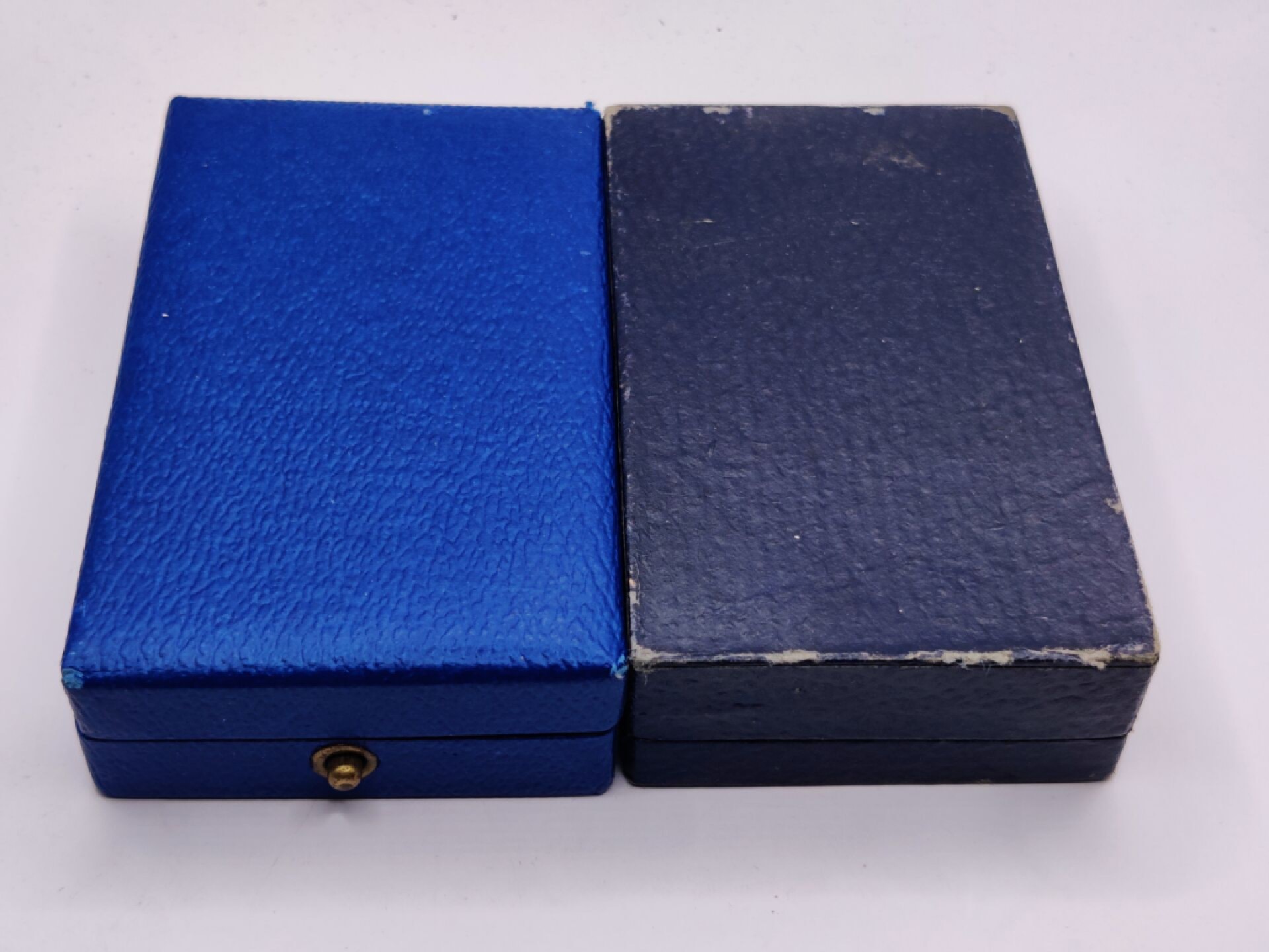 全场0元起拍 第23期 咸鱼国勋章拍卖专场 1月22日（周日）下午6：00开始 东德阿图尔贝克尔奖章 FDJ最高奖章 银级铜级