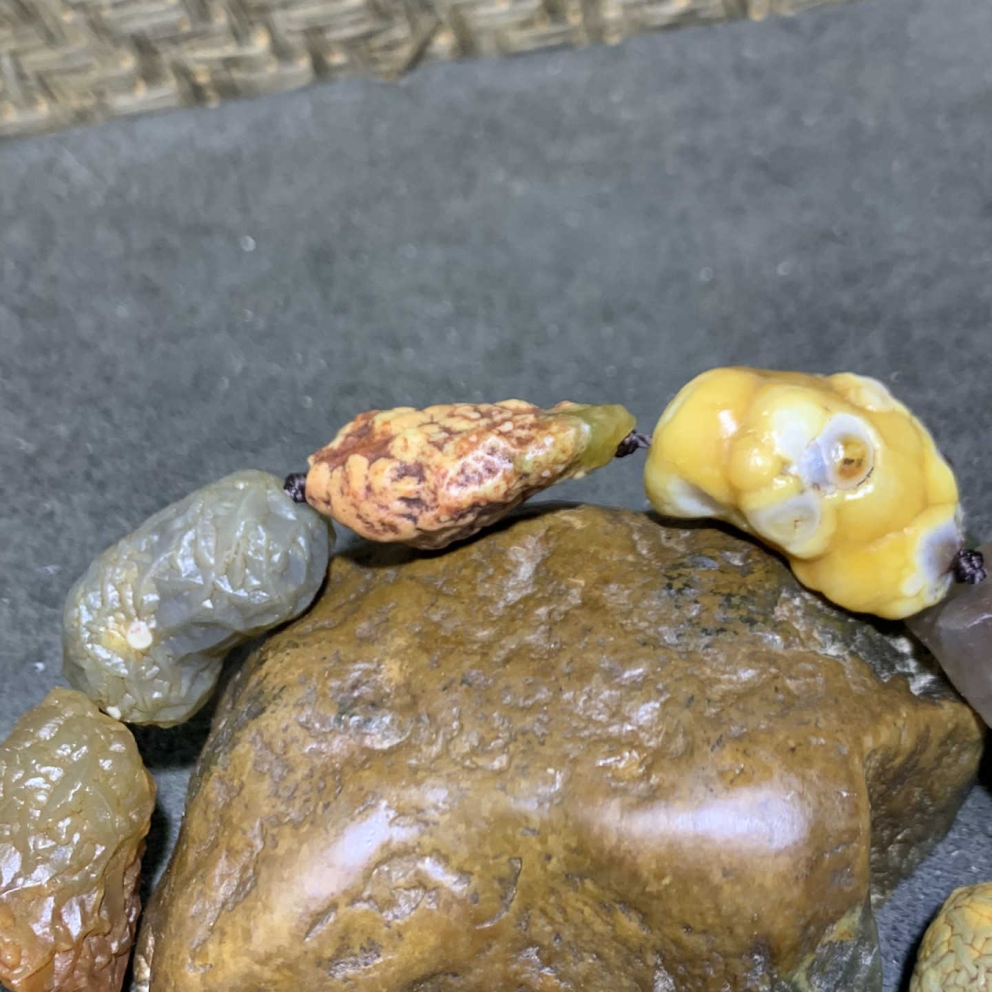 精美筋脉石原石手工编织手串一条