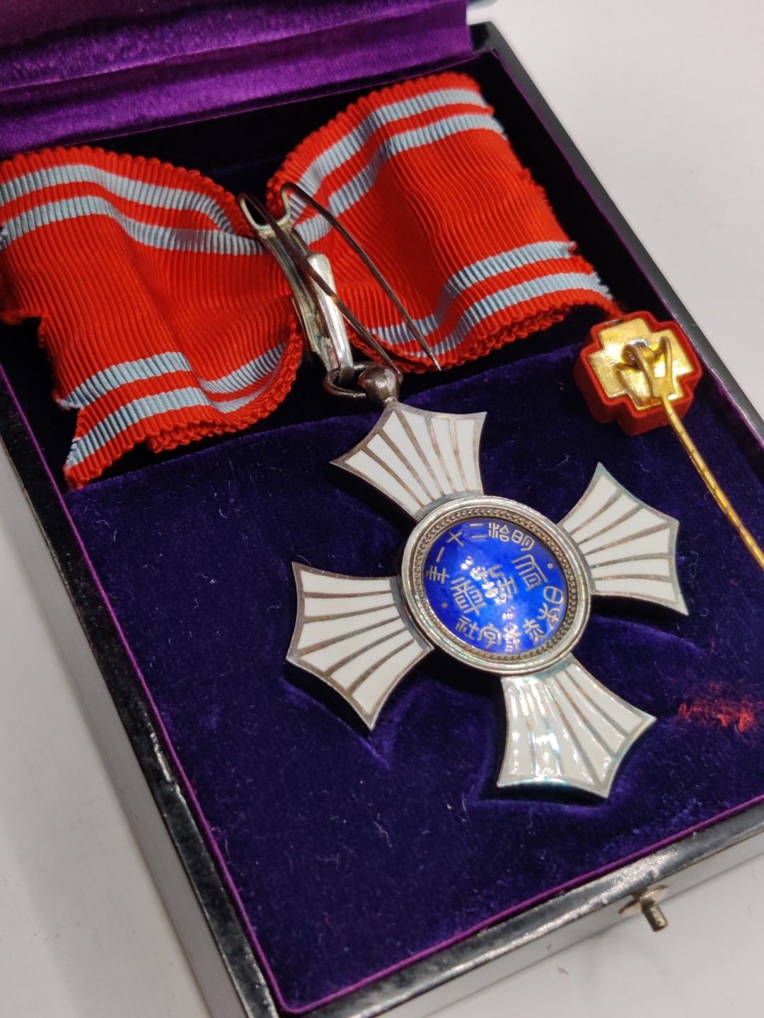 全场0元起拍 第23期 咸鱼国勋章拍卖专场 1月22日（周日）下午6：00开始 女版 赤十字有功章 带略 纯银制